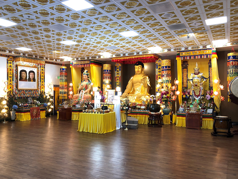 旺扎上尊展显金刚力 在圣迹寺提起千斤拦殿金刚杵-图片1